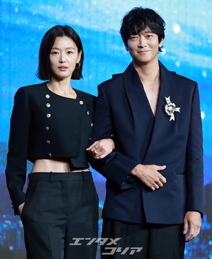 【フォト】チョン・ジヒョン＆カン・ドンウォン、まさに歴代最高の組み合わせ