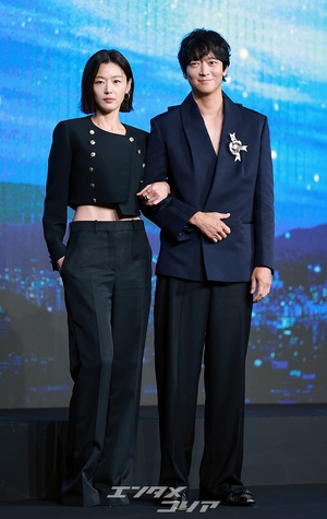 【フォト】チョン・ジヒョン＆カン・ドンウォン、まさに歴代最高の組み合わせ