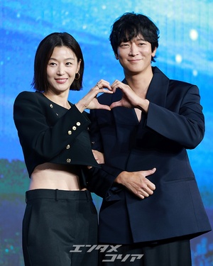 【フォト】チョン・ジヒョン＆カン・ドンウォン、まさに歴代最高の組み合わせ