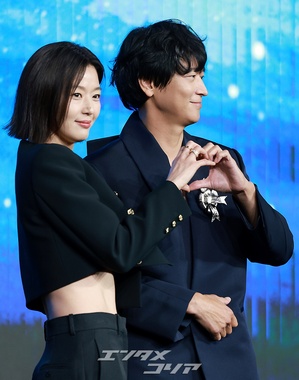 【フォト】チョン・ジヒョン＆カン・ドンウォン、まさに歴代最高の組み合わせ