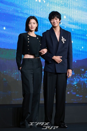 【フォト】チョン・ジヒョン＆カン・ドンウォン、まさに歴代最高の組み合わせ