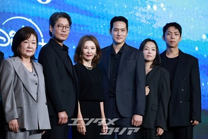 【フォト】チョン・ジヒョン＆カン・ドンウォン＆オ・ジョンセ＆パク・ヘジュンら、『北極星』のキャストたち