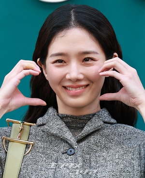 【フォト】パク・ギュヨン　秋物ツーピースでおしゃれ＋ラブリー笑顔