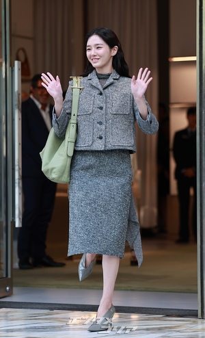【フォト】パク・ギュヨン　秋物ツーピースでおしゃれ＋ラブリー笑顔