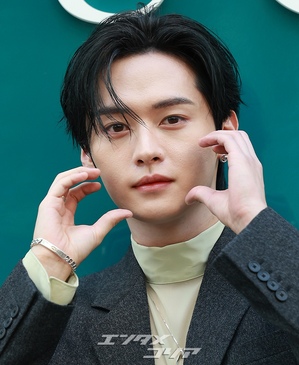 【フォト】Stray Kidsリノ　輝く彫刻のようなビジュアル