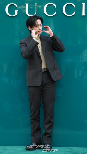 【フォト】Stray Kidsリノ　輝く彫刻のようなビジュアル