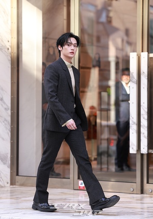 【フォト】Stray Kidsリノ　輝く彫刻のようなビジュアル