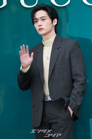 【フォト】Stray Kidsリノ　輝く彫刻のようなビジュアル