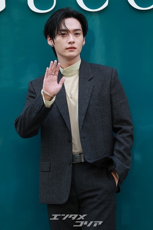 【フォト】Stray Kidsリノ　輝く彫刻のようなビジュアル