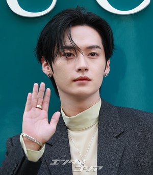 【フォト】Stray Kidsリノ　輝く彫刻のようなビジュアル