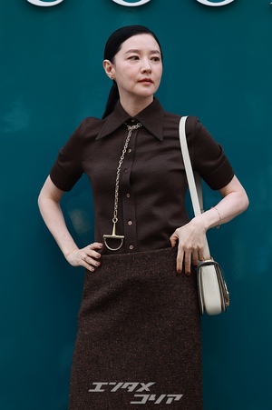 【フォト】54歳イ・ヨンエ　緑のストッキングで大胆＆上品ファッション