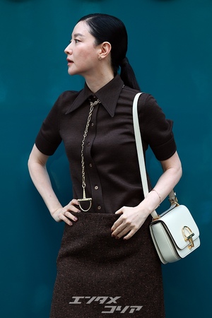 【フォト】54歳イ・ヨンエ　緑のストッキングで大胆＆上品ファッション