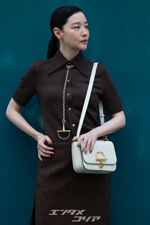 【フォト】54歳イ・ヨンエ　緑のストッキングで大胆＆上品ファッション