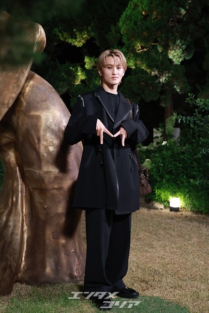 【フォト】NCTマーク　シグネチャー・ポーズ＆穏やか笑顔