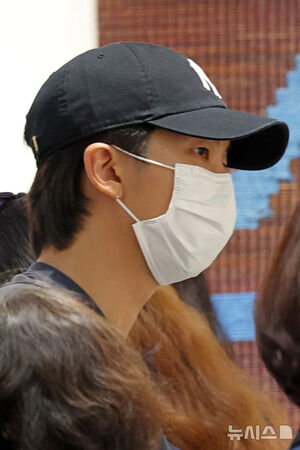 【フォト】「FRIEZE SEOUL」を鑑賞するBTSのRM