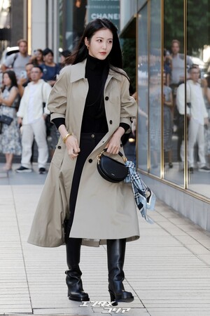 【フォト】キム・ナヨン＆シン・イェウン「笑顔でほっぺハート」ポーズ