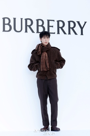 【フォト】イ・ジェウク＆チュ・ウジェ「冬コーデ先取り」完璧スタイル