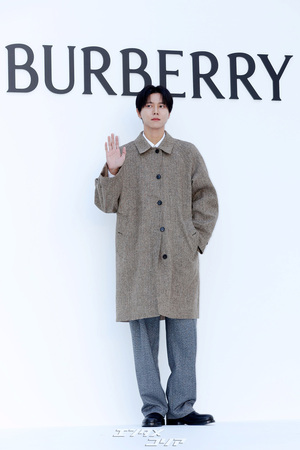 【フォト】イ・ジェウク＆チュ・ウジェ「冬コーデ先取り」完璧スタイル