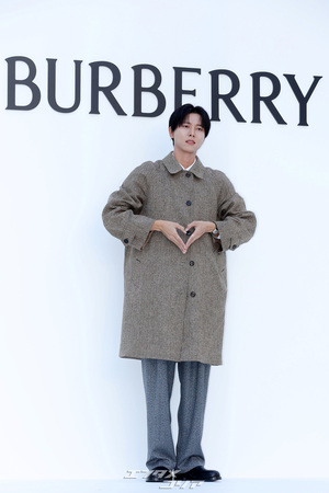 【フォト】イ・ジェウク＆チュ・ウジェ「冬コーデ先取り」完璧スタイル