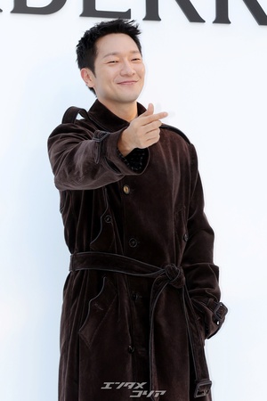 【フォト】パク・ソンフン＆ソン・ソック「おしゃれなトレンチコート」