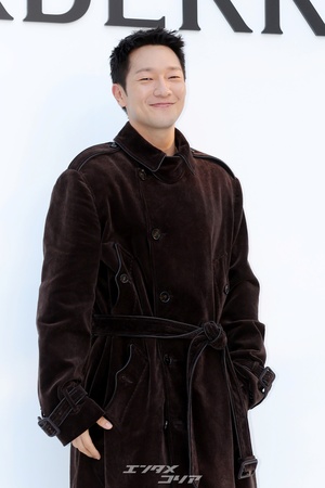 【フォト】パク・ソンフン＆ソン・ソック「おしゃれなトレンチコート」