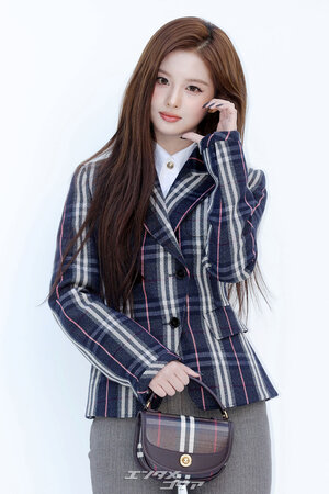 【フォト】NMIXXソリュン「キュートな乗馬ルック」で完璧な美しさ