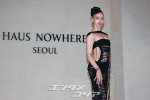 【フォト】FKA twigs　大胆ドレス＆ユニーク・ヘアに視線集中