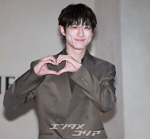 【フォト】坂口健太郎　シックなスーツ姿＆胸キュンビジュアル