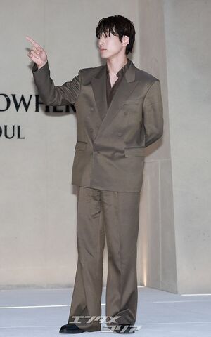 【フォト】坂口健太郎　シックなスーツ姿＆胸キュンビジュアル