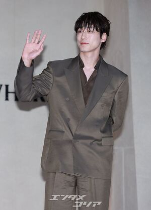 【フォト】坂口健太郎　シックなスーツ姿＆胸キュンビジュアル