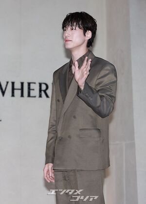 【フォト】坂口健太郎　シックなスーツ姿＆胸キュンビジュアル