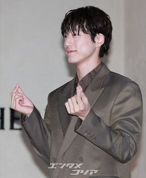 【フォト】坂口健太郎　シックなスーツ姿＆胸キュンビジュアル