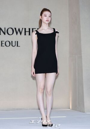 【フォト】MEOVVエラ　黒の超ミニワンピから伸びる美脚…フィギュアのような美ボディ