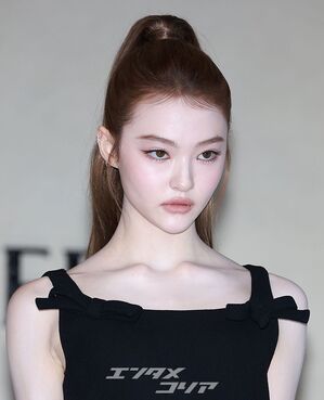 【フォト】MEOVVエラ　黒の超ミニワンピから伸びる美脚…フィギュアのような美ボディ