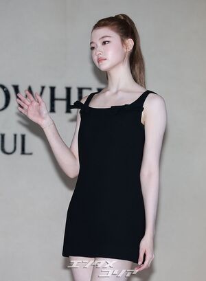 【フォト】MEOVVエラ　黒の超ミニワンピから伸びる美脚…フィギュアのような美ボディ