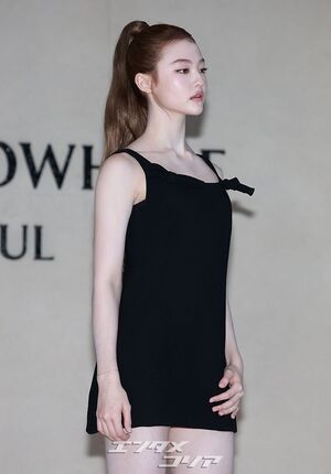 【フォト】MEOVVエラ　黒の超ミニワンピから伸びる美脚…フィギュアのような美ボディ