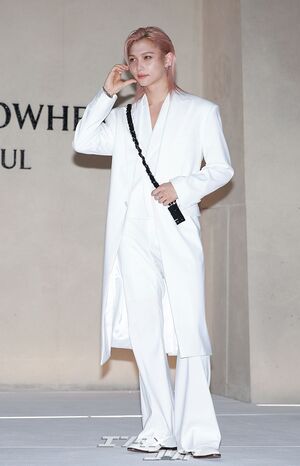 【フォト】Stray Kidsフィリックス「純白の王子様」…ピンクヘア＆ビジュアルのラスボス