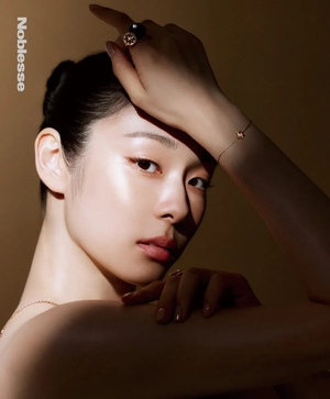 【フォト】キム・ヨナ、グラビアで美肌披露…相変わらずの上品さ