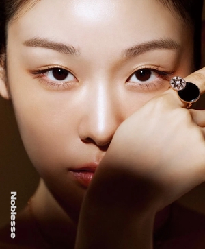 【フォト】キム・ヨナ、グラビアで美肌披露…相変わらずの上品さ