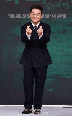 【フォト】59歳チョ・ソンハ、中年のキュートな「ほっぺハート」