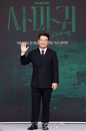 【フォト】59歳チョ・ソンハ、中年のキュートな「ほっぺハート」