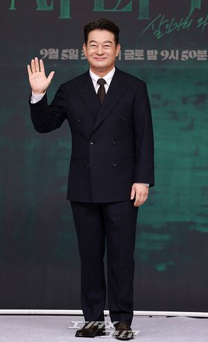 【フォト】59歳チョ・ソンハ、中年のキュートな「ほっぺハート」