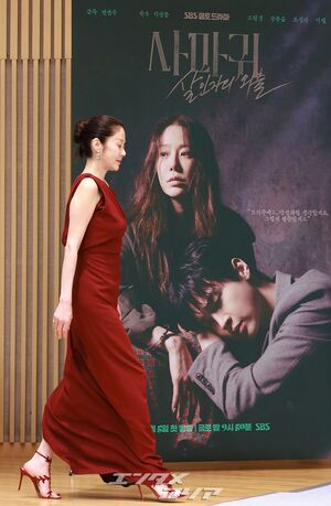 【フォト】54歳コ・ヒョンジョン、鮮やかな赤ドレスが魅惑的…ギャップある破格の後ろ姿