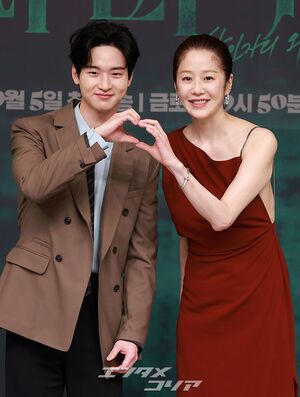 【フォト】殺人者の母親コ・ヒョンジョン＆刑事の息子チャン・ドンユン