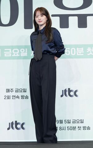 【フォト】『MY YOUTH』ソン・ジュンギ×チョン・ウヒ、ロマンスに期待…仲良くハートのポーズ