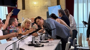 【フォト】ヴェネツィアを魅了した『仕方ない』のキャストたち、オフショット公開