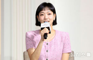 【フォト】キム・ゴウン、トーク中に感情移入…思わず涙が