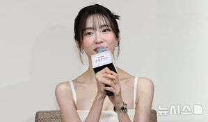 【フォト】キム・ゴウン、トーク中に感情移入…思わず涙が