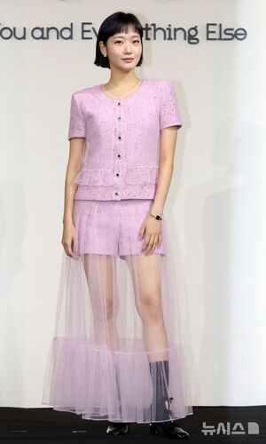 【フォト】キム・ゴウン、ラブリーで優雅…両立させたピンクのツイードセットアップ