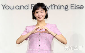 【フォト】キム・ゴウン、ラブリーで優雅…両立させたピンクのツイードセットアップ